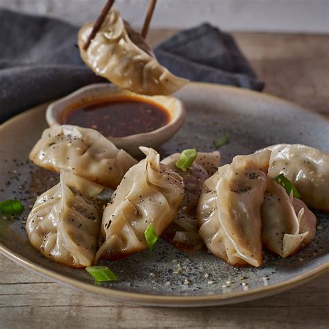 Best Pan Fried Gyoza Recipe (Japanese Pork Dumplings) - Gimme From Scratch