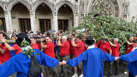 Le Meyboom, la plus vieille tradition folklorique bruxelloise lance sa ...