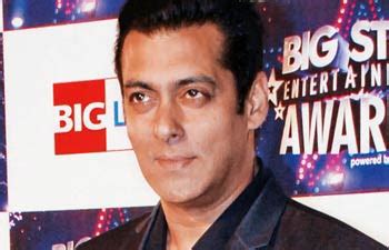 Salman Khan's fans march with 700 metre long T-Shirt - India Today