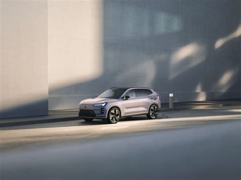 Volvo XC70 Plug-in Hybrid with Long EV Range | Volvo Cars IN