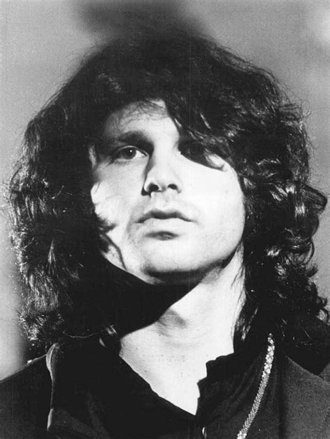 Jim Morrison frase: “El futuro es incierto pero el final siempre está ...