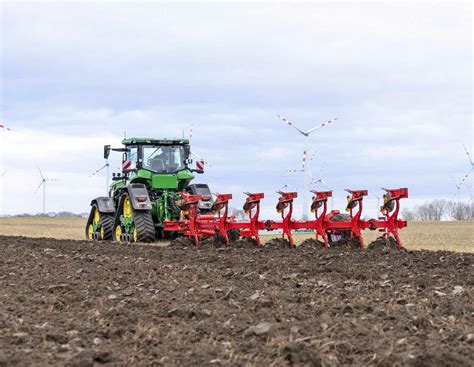 Neuer Pöttinger On-Land-Pflug: Außerhalb der Furche pflügen ...