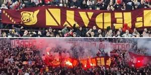 Fedayn Roma, striscione bruciato a Belgrado dalla Stella Rossa VIDEO