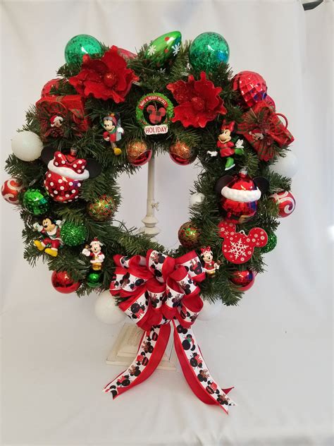 Disney Holiday Wreath at Evelyn Council blog