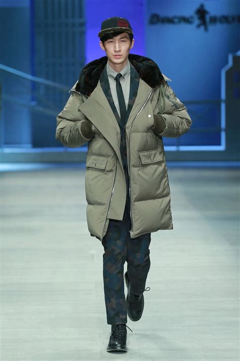 Dancing Wolves 的图像结果