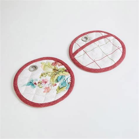 Buy Carols Set of 2 Pot Holder from Home Centre at just INR 399.0