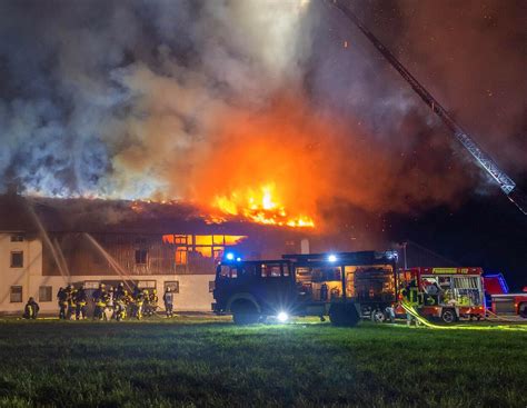 400.000 € Schaden: Abgefeuerten Rakete setzt Heustadel in Brand ...