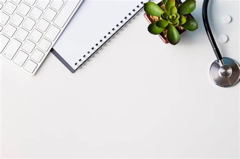 Desk arrangement with keyboard | Free Photo