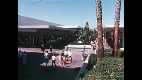 Lakewood Center: The Core of a Community (Modern Architecture in Los ...