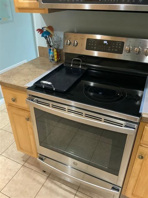 GE Profile 30-in Glass Top 5 Elements 5.3-cu ft Self-Cleaning ...