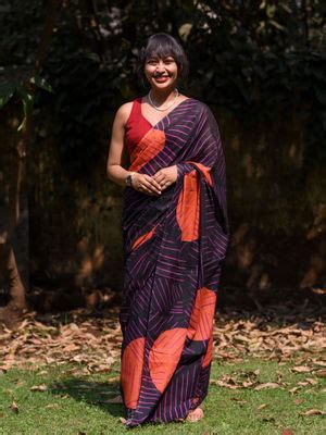 Buy Suta Violet Geometric Printed Pure Cotton Saree Online