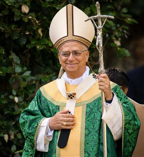 Pope Leo XIV wears Chicago-made vestments at liturgy