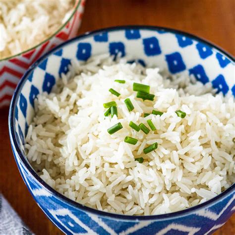 Coconut Milk Rice (2-Ingredient Rice Cooker Recipe)