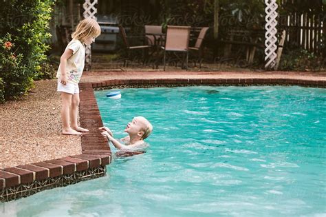 Sis vs Bro Swimming Pool 的图像结果