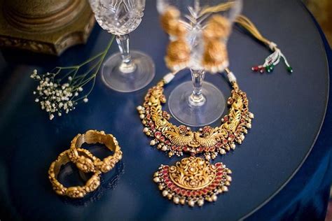8 Short Necklace Designs in Gold for All the Minimalistic Brides