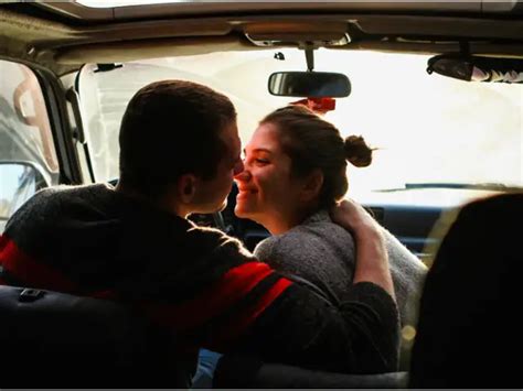 Dentist explains 4 unusual habits quietly damaging your teeth and ...