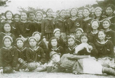 Japan No War 日本平和の市民連盟 : 摩文仁の沖縄戦で、多くの沖縄少女学徒が砲弾で絶命し、残存したひめゆり部隊は断崖に追い込まれ自決した。