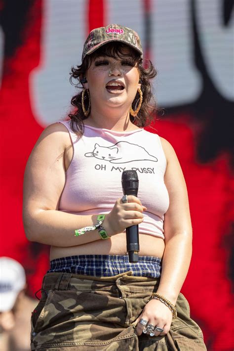 Lola Young Style, Clothes, Outfits and Fashion • CelebMafia