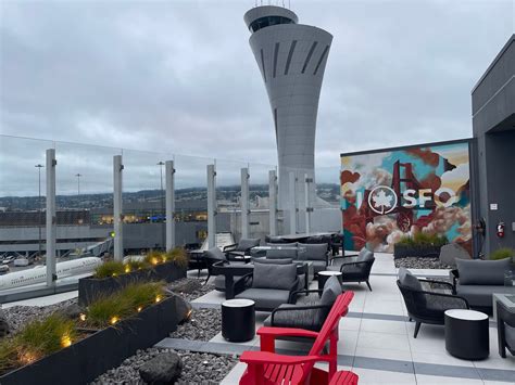 SFO's Air Canada Maple Leaf Lounge in Terminal 2 (D Gates) at San ...