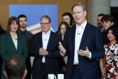 Longtime Comcast CEO Brian Roberts gets a co-CEO as the company changes ...