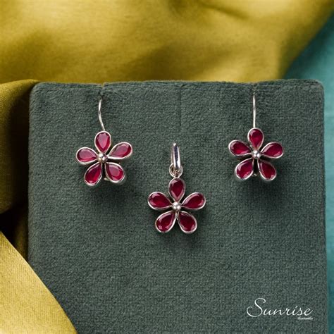 FLORAL CUT STONE PENDANT SET – Sunrise Silversmiths