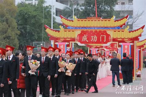 隆林中学举行2023届高三成人礼暨高考誓师大会