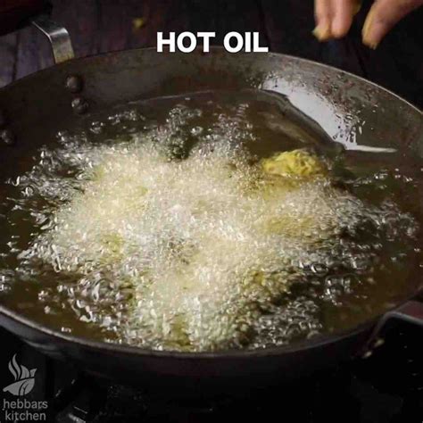 प्याज बोंडा रेसिपी | onion bonda in hindi | ईरुल्ली बोंडा और लाल चटनी