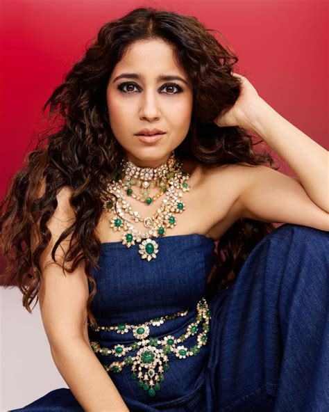 7 Jewellery Styles That Shine with Blue Dresses 2026 – Tyaani Jewellery ...
