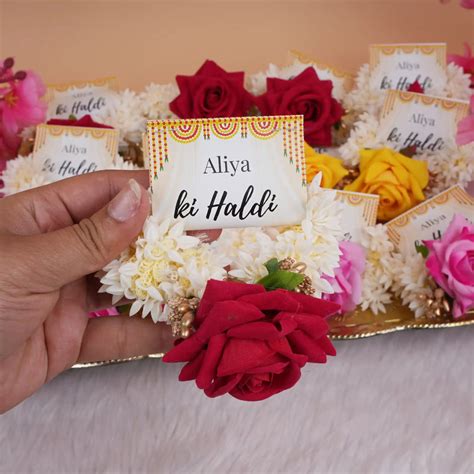 Haldi Mehndi Hand Gajra Favors | Haldi & Mehndi Favors Online – Hadiyah ...