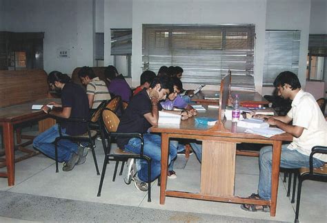 Motilal Nehru College | Library