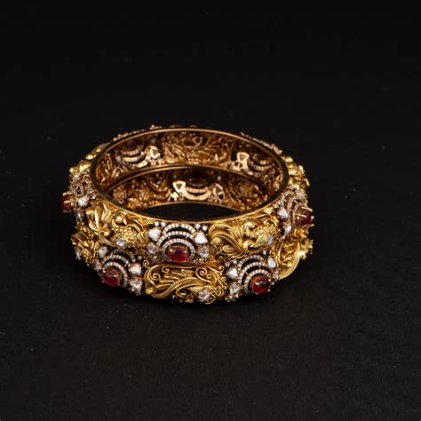 Amelia Bangles