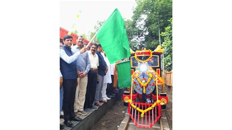 ‘Vande Indore’ Toy Train Rolls Out At Nehru Park, Re-launched After Gap ...