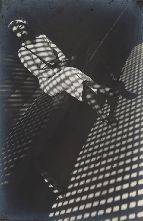 Девушка с Лейкой, 1934. Фотограф Александр Родченко / Фото / Камералабс