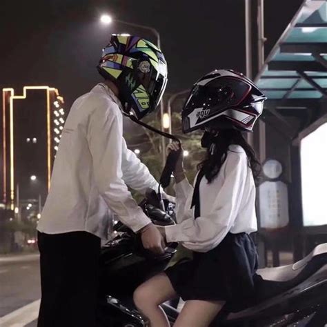 情侣在摩托车上“花式”接吻 网页：激情的岁月_国内新闻_海峡网