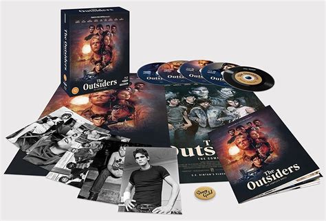 The Outsiders: The Complete Novel (Ultimate Edition): Amazon.in: C ...