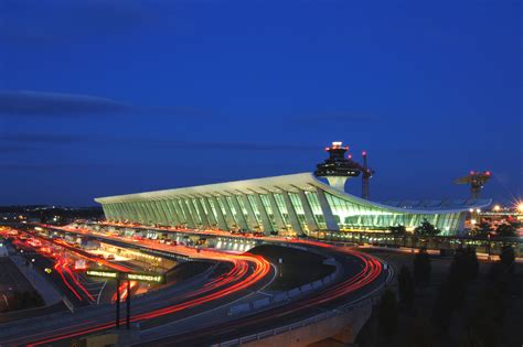 AD Classics: Dulles International Airport / Eero Saarinen | ArchDaily