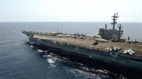 美海军里根号航母打击群结束越南访问，返回南海部署