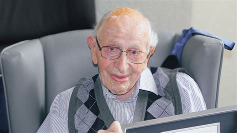 World's Oldest Man 的图像结果