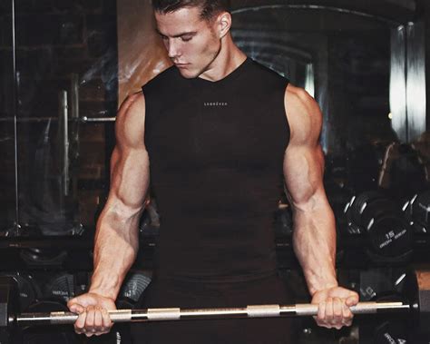 Compression Shirts for Men 的图像结果