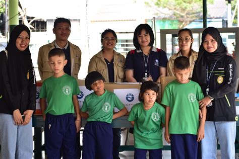 Donate old calendars to the visually impaired