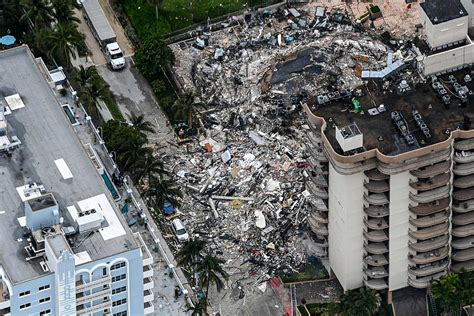 美国公寓楼坍塌事件死亡人数升至11人 仍有150人失踪_新浪新闻