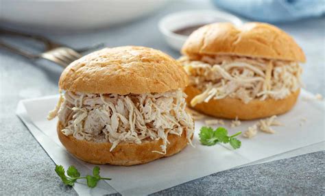 Sandwich de pollo desmenuzado receta, aquí los pasos a seguir