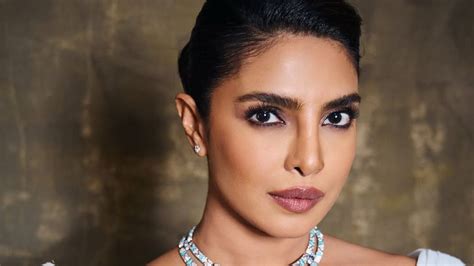 Priyanka Chopra and Alia Bhatt bring kohl-rimmed smoky eyes to this ...