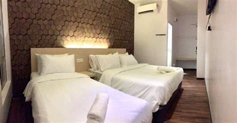 OYO 1098 H HOTEL SEGAMAT - Lodge Reviews, Photos, Rate Comparison ...