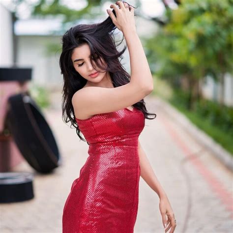 Varsha: హొట్నెస్‌తో చెమటలు పట్టిస్తున్న జబర్దస్త్ వర్ష.. పరువాల ...