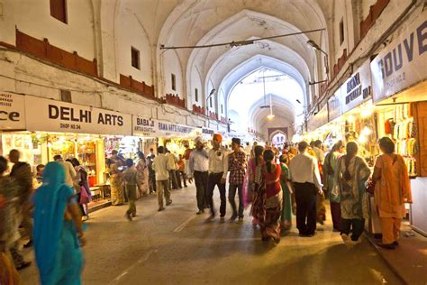 15 Best Delhi Markets for Shopping and What You Can Buy