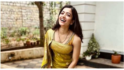 Rashmika Mandanas conversation with paparazzi goes viral watch video