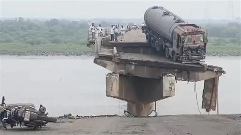 9 persons killed as vehicles fall into river after bridge collapse in ...