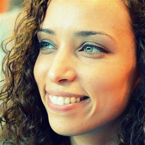 En Tunisie, Amira Yaakoubi veut soigner en langue des signes. En France ...