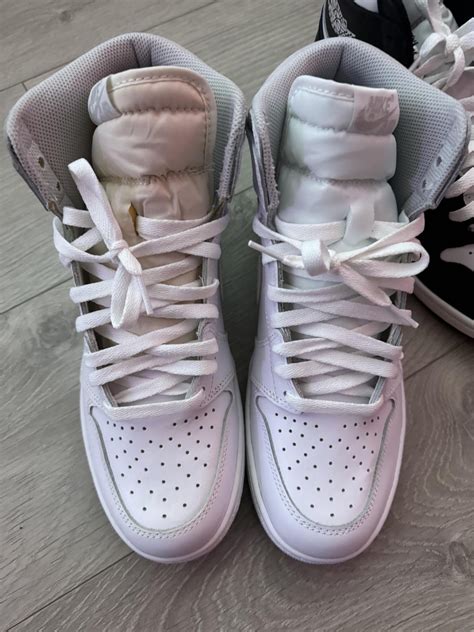 why is my neutral grey 85 high have different colour tongue? : r/Sneakers